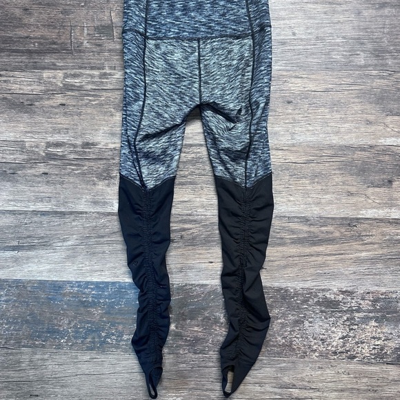 lululemon athletica Gray Leggings with Wide Waistband and Capri Length - Picture 1 of 6